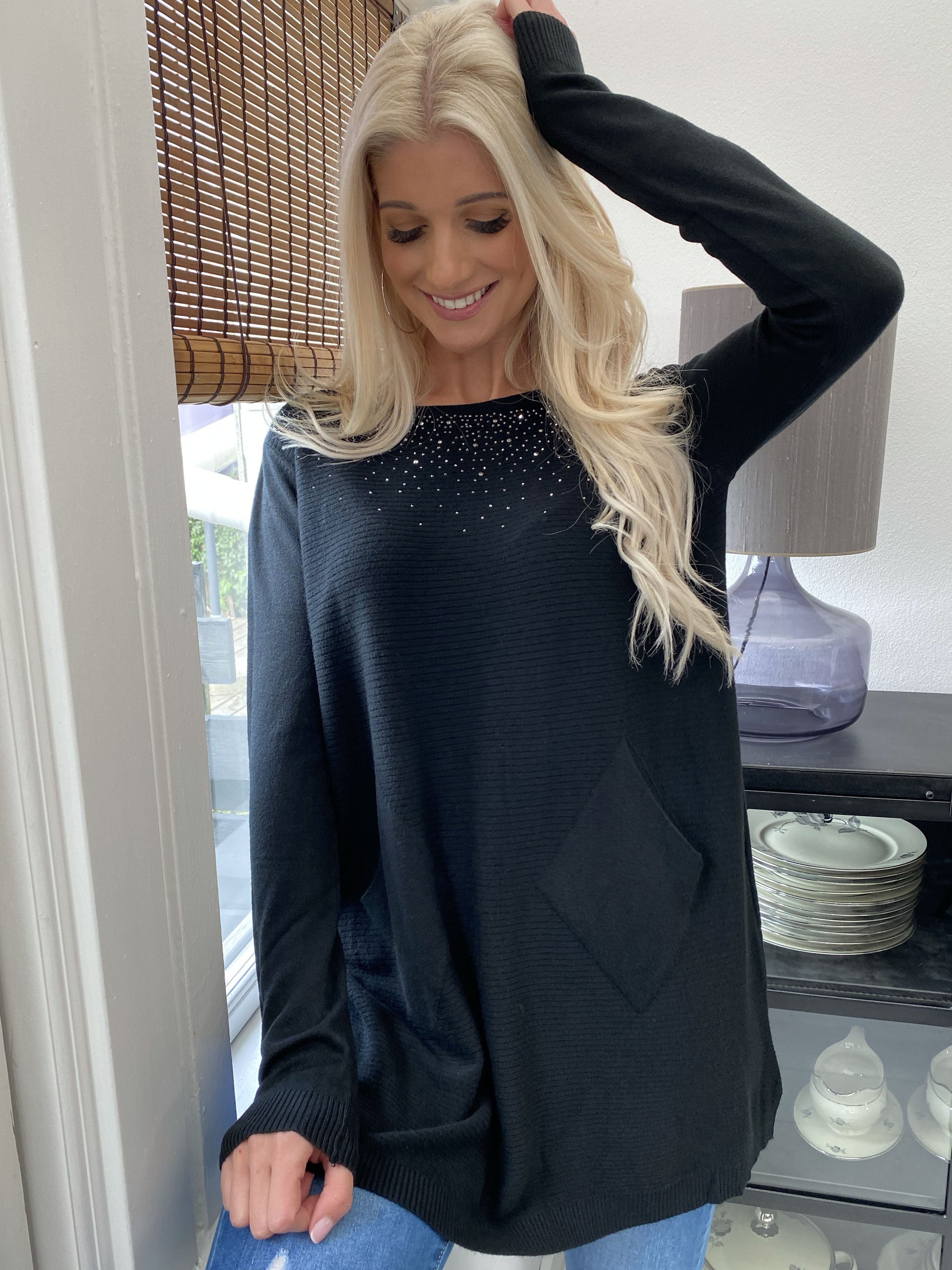 Vendela - Mycket mjuk stickad blus med strass